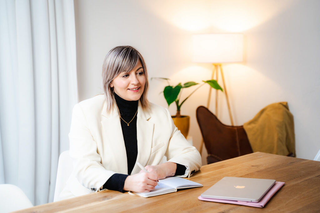 Katja Künzel bei der Arbeit